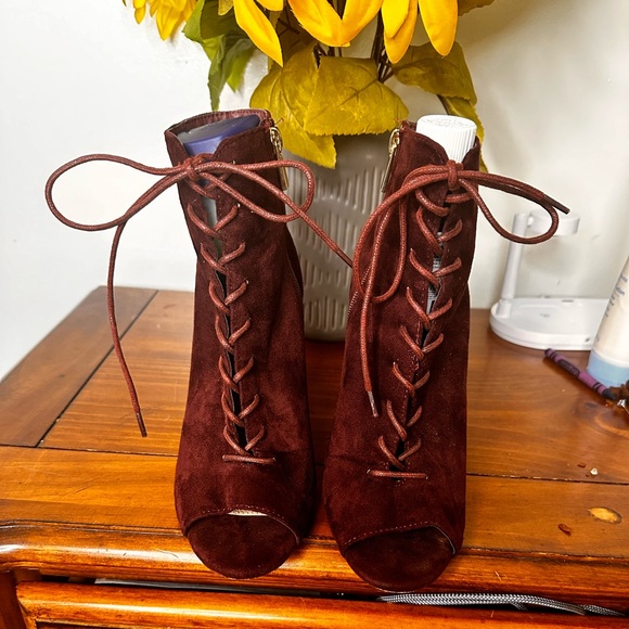 Liliana Peep Toe Bootie (size 8) - Picture 1 of 5